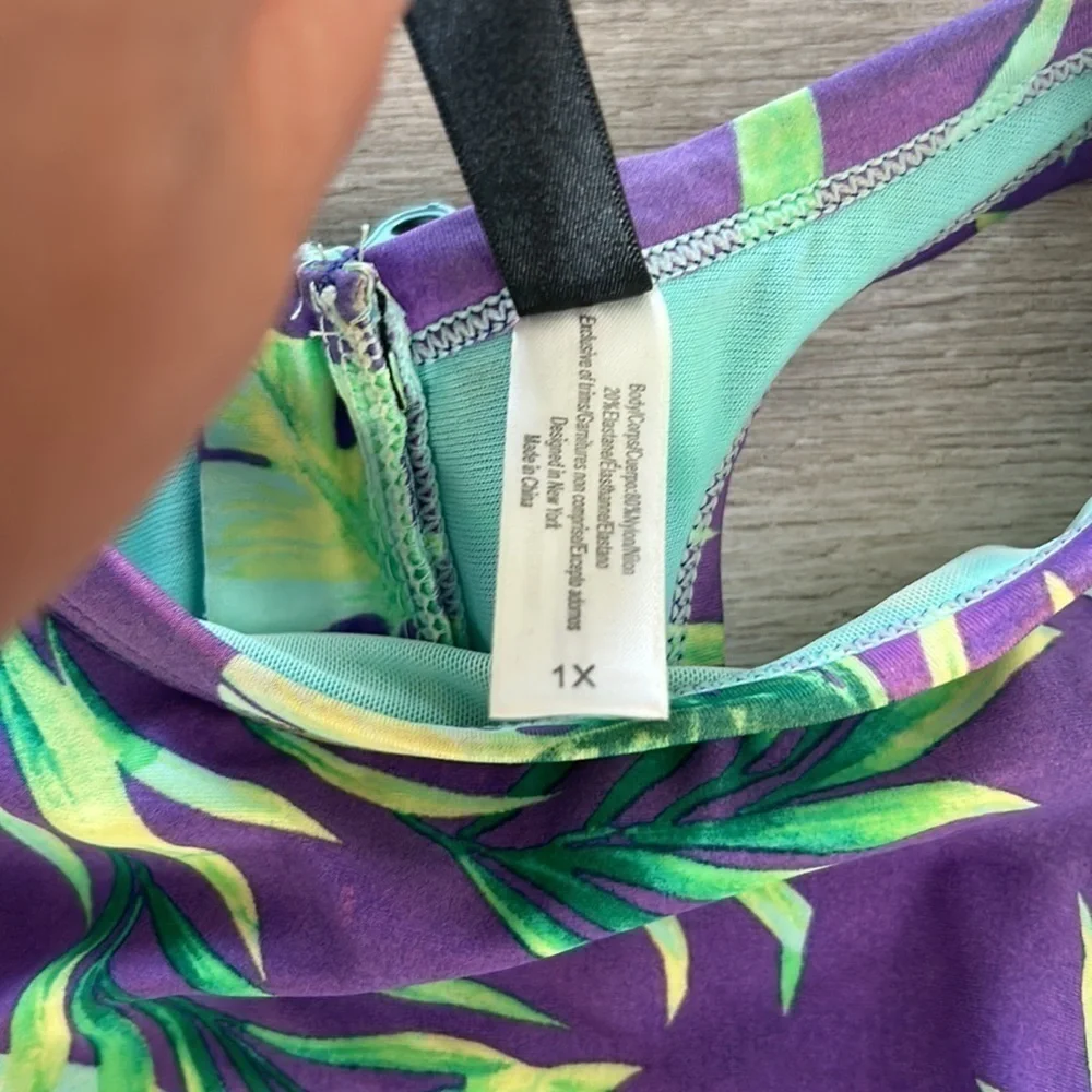 Adore Me size 1X zip back sports bra